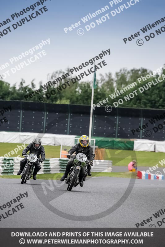Vintage motorcycle club;eventdigitalimages;mallory park;mallory park trackday photographs;no limits trackdays;peter wileman photography;trackday digital images;trackday photos;vmcc festival 1000 bikes photographs